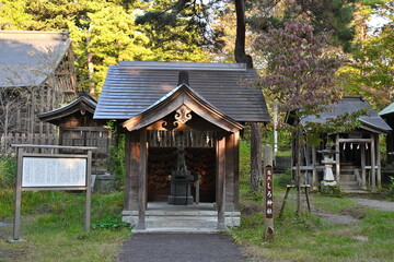 蒼紫神社の拝殿と境内の風景（新潟県長岡市）