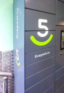 Postamat delivery service 5post (fivepost). Automatic parcel pick up point