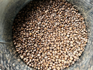 Freshly roasted coffee beans cooling inside an industrial coffee roasting drum, showing texture, aroma, and production process for specialty coffee, food industry, and artisanal roasting concepts