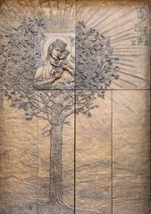 Wandcirkels plexiglas Jezus Christus CAVA DE TIRRENI, ITALY - OCTOBER 7, 2025: The modern bronze gate with Madonna on the church Basilica Pontificia di Santa Maria Incoronata dell’ Olmo by Giuseppe Ciolli (2010).  © Renáta Sedmáková