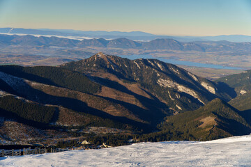 Widoki na Tatry Niżne z góry Jasna Chopok w Słowacja © rob