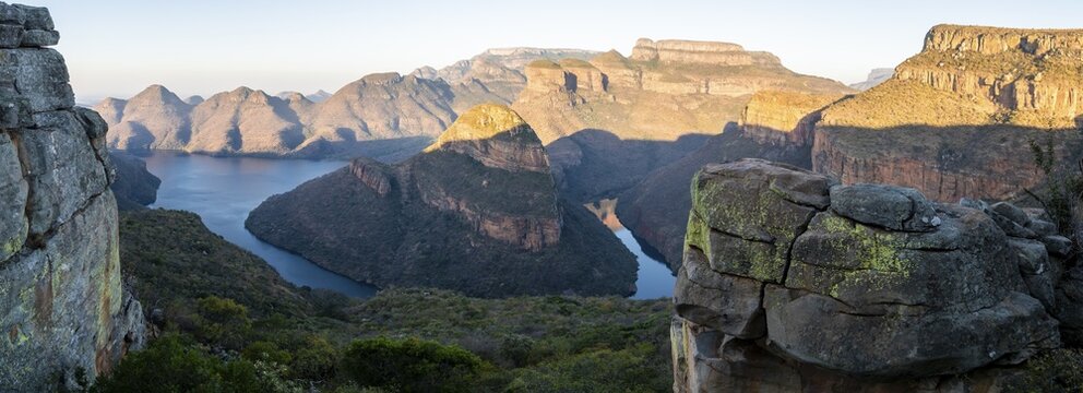 Panorama, sunset at Blyde River Canyon with Three Rondawels peak, view of canyon with Blyde River and table mountains in the evening light, canyon landscape, Panorama Route, Mpumalanga, South Africa