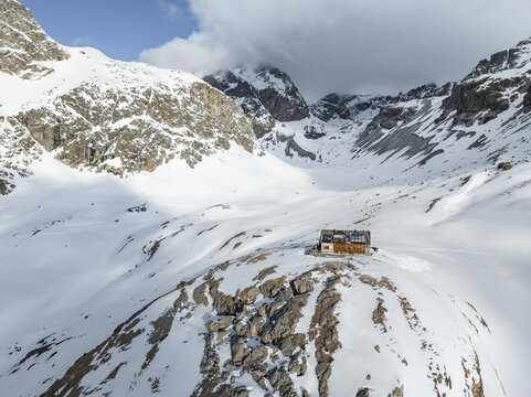 Winter in the mountains, Chamanna Jenatsch CAS, Swiss Alpine Club hut, Val Beve, Graub&uuml;nden, Switzerland