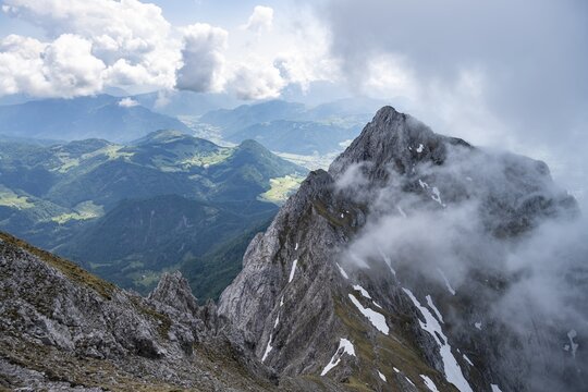 Mountain landscape, low view during the ascent to the Maukspitze, clouds moving around the mountains, Wilder Kaiser, Kaiser Mountains, Tyrol, Austria