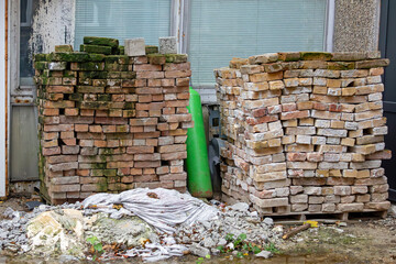Reclaimed bricks that have been cleaned and removed from old buildings often have worn and irregular edges from their previous use