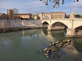 Obraz premium Scenic view of one of Rome's beautiful bridges over the Tiber River