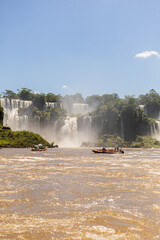 Paseo en bote por el rio Iguaz&uacute;