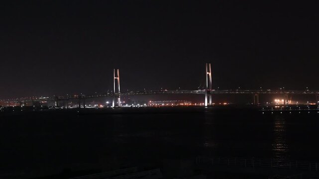 横浜ベイブリッジの夜景