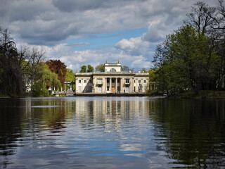 Obraz premium Łazienki Palace Reflected in Water, Warsaw Poland