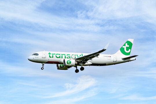 Barcelona, ​​Spain; April 5, 2025: A Transavia France Airbus A320 landing at Josep Tarradellas Barcelona-El Prat Airport