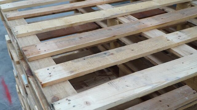Fabrica de empaques de cart&oacute;n y tarimas de madera para log&iacute;stica industrial 