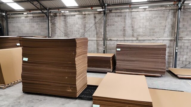 Fabrica de empaques de cart&oacute;n y tarimas de madera para log&iacute;stica industrial 