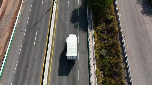 Log&iacute;stica de empaques de cart&oacute;n y tarimas de madera para log&iacute;stica industrial 