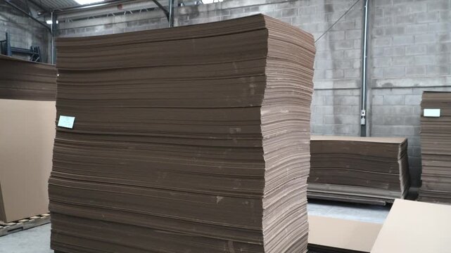 Fabrica de empaques de cart&oacute;n y tarimas de madera para log&iacute;stica industrial 