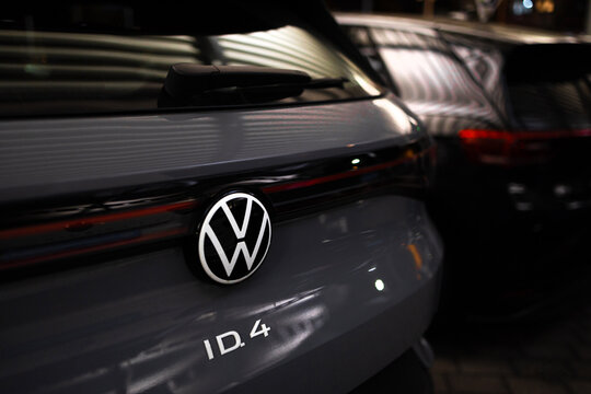 siegen, nrw, germany - 17 12 2025: a id 4 volkswagen sign in the dark