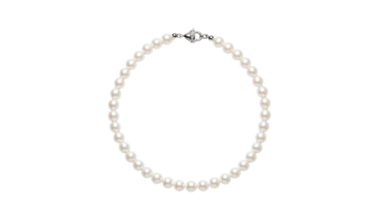 Elegant freshwater pearl bracelet with sterling silver clasp, classic jewelry for women, isolated on transparent background
