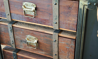 Antique wooden drawers are used to decorate shops.