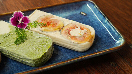 Yogurt ice cream with fresh figs, served on a stick.