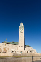 Fototapeta premium scenic view of the Hassan II Mosque, located on the coast of the Atlantic Ocean in Casablanca, Morocco