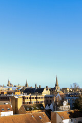 Fototapeta premium Oxford city spires and historic architecture creating a quintessential English skyline against a clear blue sky