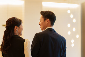 カップル　夫婦　デート　エスコート