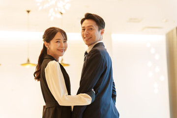 カップル　夫婦　デート　エスコート