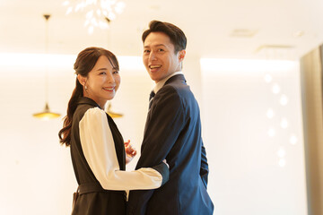 カップル　夫婦　デート　エスコート