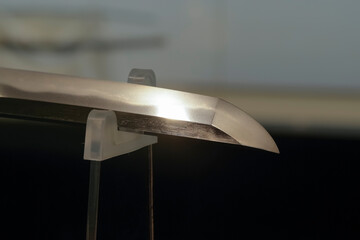 キラリと鋭く光る日本刀