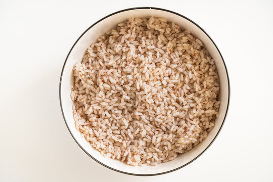 A serving of cooked Palakkadan Matta rice, known for its reddish hue, coarse texture, and nutty flavor