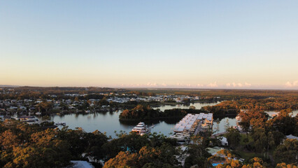 Obraz premium Green leafy park with lakes and rivers at sun rise
