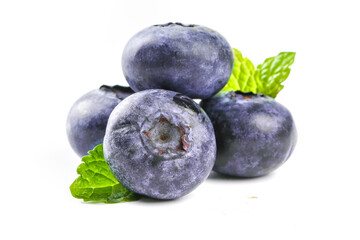 Obraz premium Fresh Blueberries with Leaves - Alpine Yunnan Berry Harvest