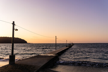 日本千葉県の岡本桟橋からの夕日