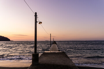 日本千葉県の岡本桟橋からの夕日
