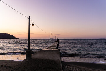 日本千葉県の岡本桟橋からの夕日