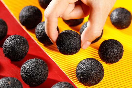 Black Sesame Steamed Balls - Handmade Vegan Snack