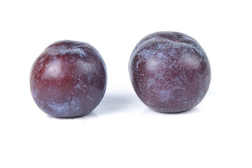 Obraz premium Fresh Sichuan Plums with Waxy Bloom on White Background