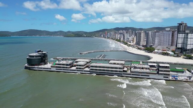 Praia de Perequ&ecirc; - Meia Praia Itapema - Porto Belo - Santa Catarina