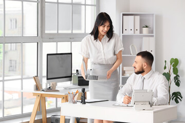 Obraz premium Boss and his secretary working in office