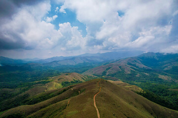 Obraz premium mountain road in the mountains, Kudremukh National Park