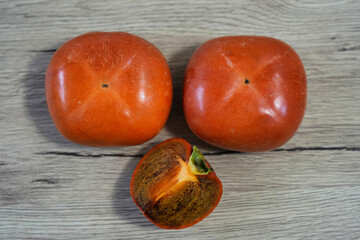 樹上で渋抜きされた紀の川柿