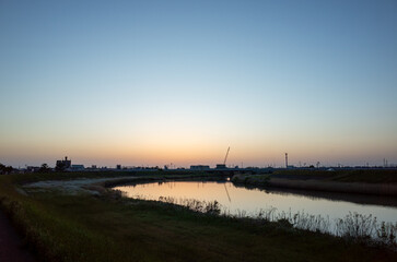 綺麗な夕焼けの川の風景