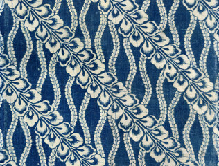 日本の伝統「型染め」の藤立涌、レトロな藍染めジャパンブルー