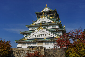 Naklejka premium Herbst im japanischen Osaka