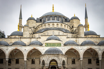 Fototapeta premium blue mosque istanbul, sultan ahmet, mosque, islamic, religion, landmark, tourism, minaret, turkiye, turkey