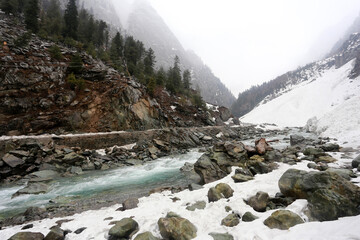 The Frozen Soul of the Himalayas: A Dramatic Winter Odyssey in Sonamarg, Kashmir