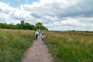 Obraz premium Father and children have fun, laugh and enjoy nature outdoors.