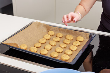 Bildserie Weihnachtspl&auml;tzchen mit Liebe gebacken &ndash; Schritt f&uuml;r Schritt