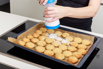 Bildserie Weihnachtspl&auml;tzchen mit Liebe gebacken &ndash; Schritt f&uuml;r Schritt