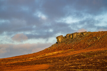 Obraz premium A Peak District National Park winter sunrise at Higger Tor, South Yorkshire, England. UK.