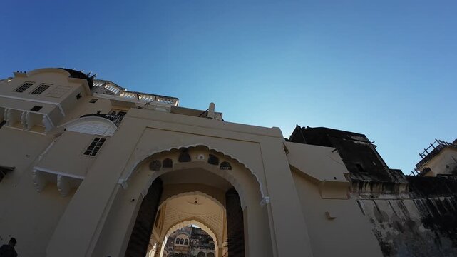 Grand Exterior View of the Historic Mandawa Fort Featuring Medieval Stone Walls and Traditional Rajasthani Architecture